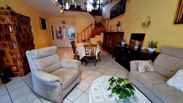 Eladó családi ház, Szegeden 154.9 M Ft, 5 szobás