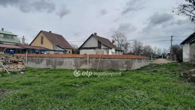 Eladó családi ház, Sárbogárdon 13 M Ft, 1 szobás