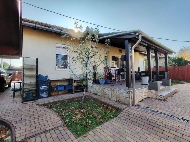 Eladó családi ház, Szigetszentmiklóson 147 M Ft, 5 szobás