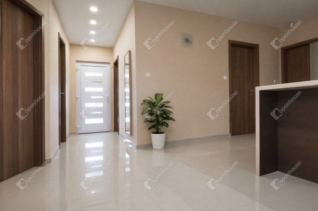 Eladó családi ház, Székesfehérvárott 99 M Ft, 5 szobás