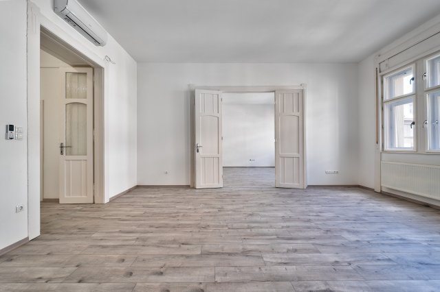 Eladó téglalakás, Budapesten, V. kerületben 180 M Ft, 2 szobás