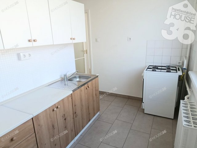 Eladó panellakás, Kecskeméten 41 M Ft, 2 szobás