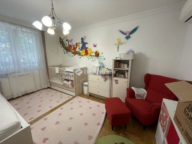 Eladó családi ház, Budapesten, XV. kerületben 250 M Ft, 7 szobás