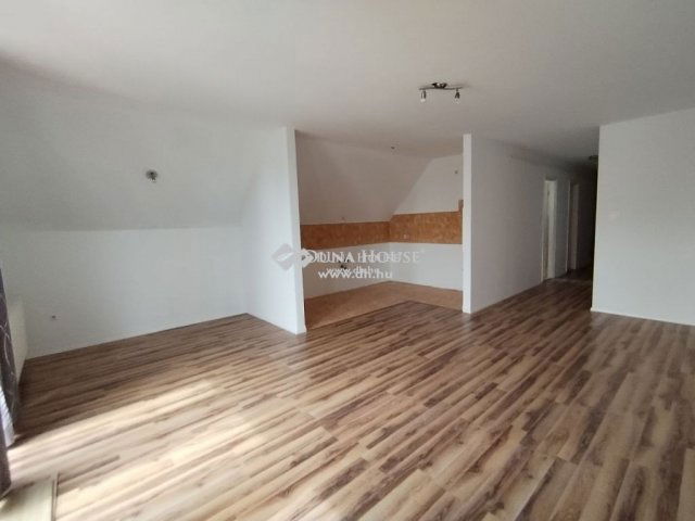 Eladó téglalakás, Szegeden 64 M Ft, 3 szobás
