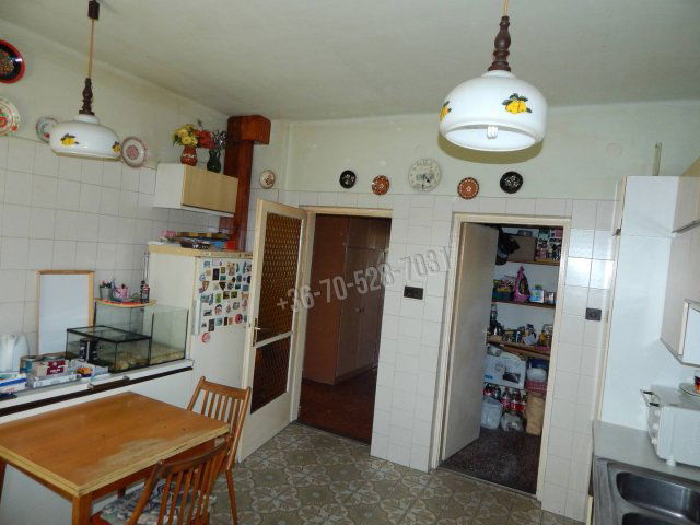 Eladó családi ház, Tatabányán 79.99 M Ft, 5 szobás