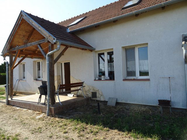 Eladó családi ház, Csempeszkopácson 59.9 M Ft, 5 szobás