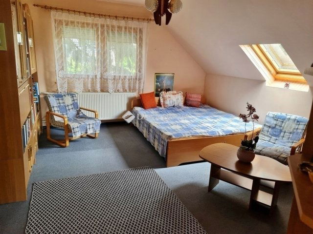 Eladó családi ház, Vácon 109 M Ft, 5 szobás