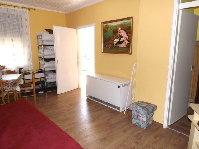 Eladó nyaraló, Zalakaroson 32 M Ft, 1+1 szobás