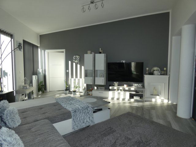 Eladó családi ház, Pécsett 120 M Ft, 4 szobás