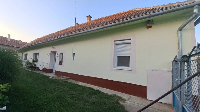 Eladó családi ház, Göncön 20 M Ft, 2 szobás