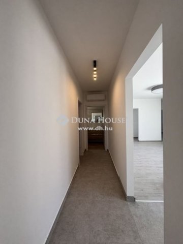 Eladó családi ház, Kecskeméten 94.99 M Ft, 5 szobás