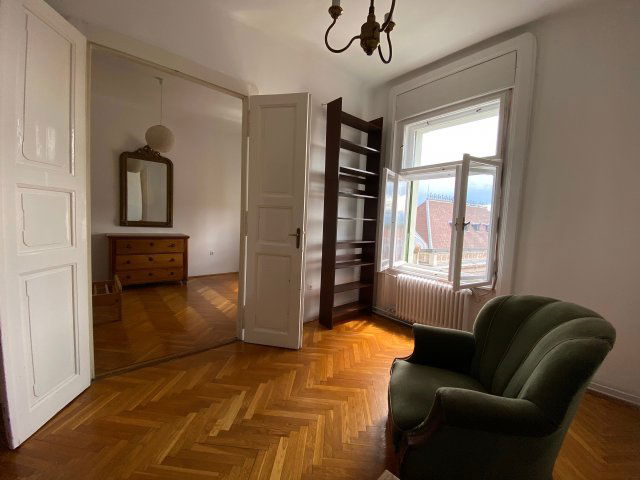 Kiadó téglalakás, albérlet, Pécsett, Széchenyi téren