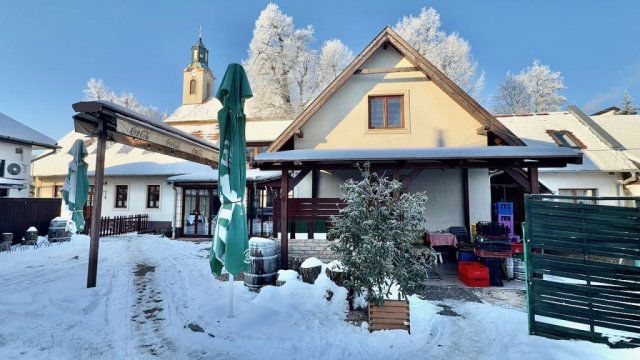 Eladó üzlethelyiség, Nagykovácsiban 379 M Ft