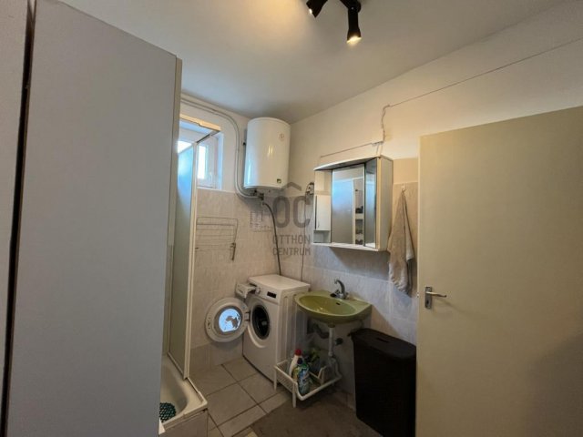 Eladó családi ház, Cegléden 27.5 M Ft, 2 szobás