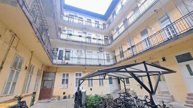 Eladó téglalakás, Budapesten, VII. kerületben 39.9 M Ft