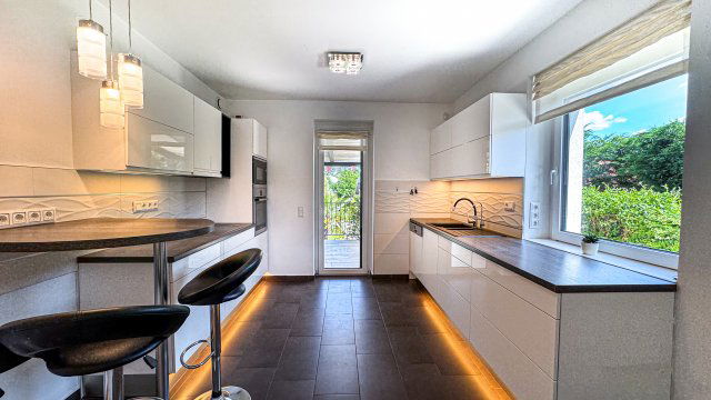 Eladó családi ház, Érden, Favágó utcában 330 M Ft, 7 szobás