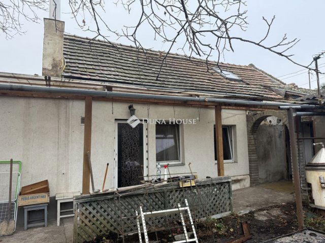 Eladó családi ház, Pécsett, Tompa dűlőn 9.9 M Ft, 3 szobás