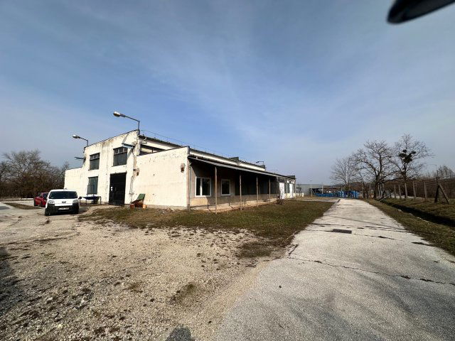 Kiadó ipari ingatlan, Oroszlányban 800 E Ft / hó