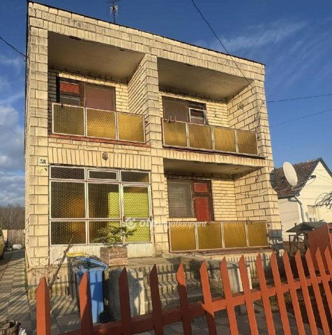 Eladó családi ház, Hosszúpályin 64.999 M Ft, 4 szobás