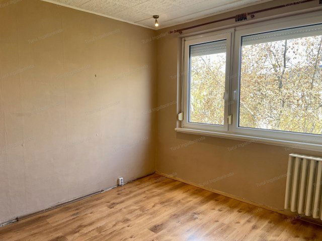 Kiadó panellakás, albérlet, Tatabányán 160 E Ft / hó, 2 szobás