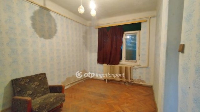 Eladó családi ház, Kisújszálláson 16 M Ft, 3 szobás