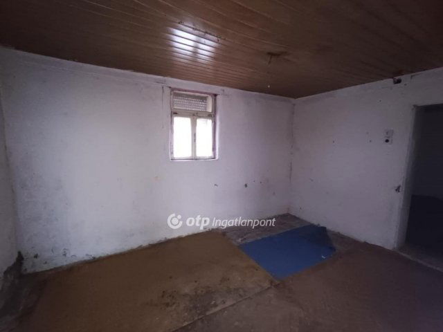 Eladó családi ház, Szentlőrinckátán 7.5 M Ft, 1+2 szobás