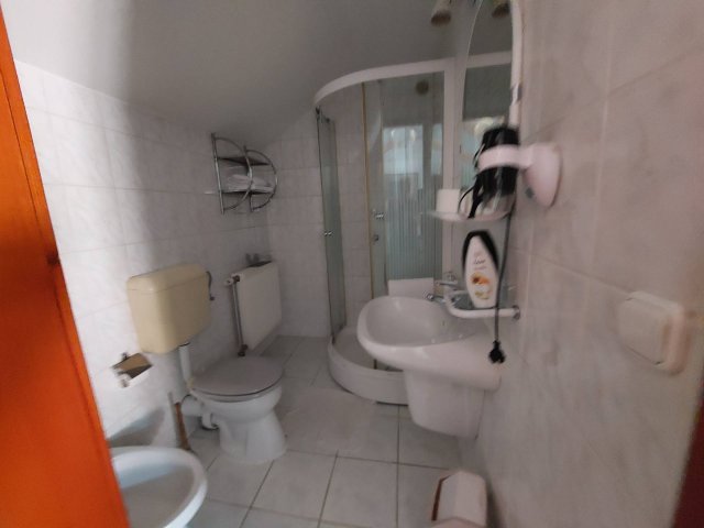 Eladó családi ház, Esztergomban 275 M Ft, 11 szobás