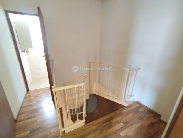 Eladó téglalakás, Budapesten, VI. kerületben 99.9 M Ft, 3 szobás