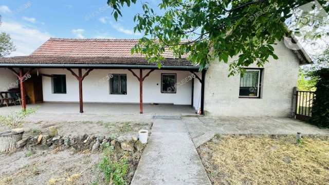 Eladó mezogazdasagi ingatlan, Helvécián 29.9 M Ft, 3 szobás