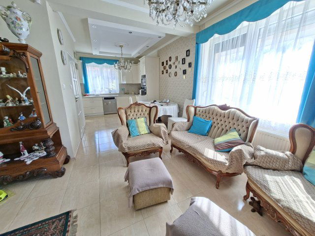 Eladó családi ház, Budapesten, XV. kerületben 194 M Ft, 5 szobás