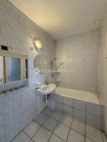 Eladó panellakás, Budapesten, XX. kerületben 67.5 M Ft, 3 szobás