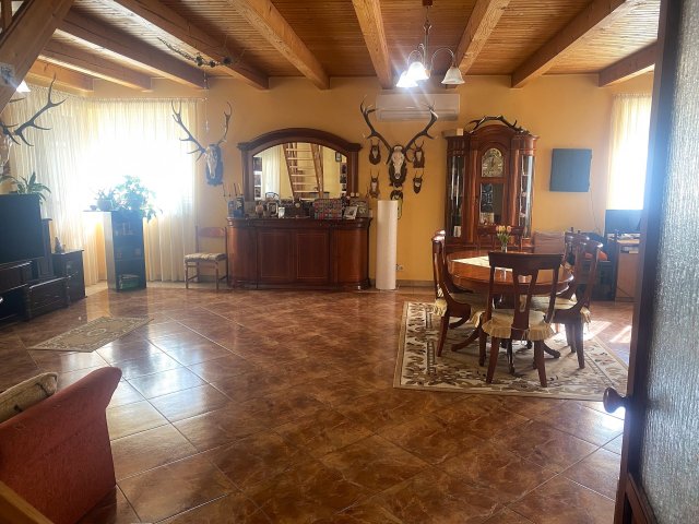 Eladó családi ház, Gönyűn 99.99 M Ft, 5 szobás