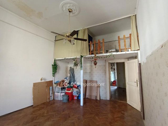Eladó téglalakás, Budapesten, VI. kerületben 59.9 M Ft, 1 szobás