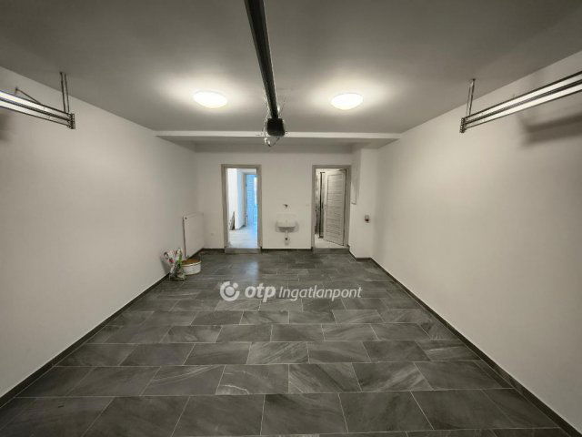 Eladó téglalakás, Siófokon 149 M Ft, 4 szobás