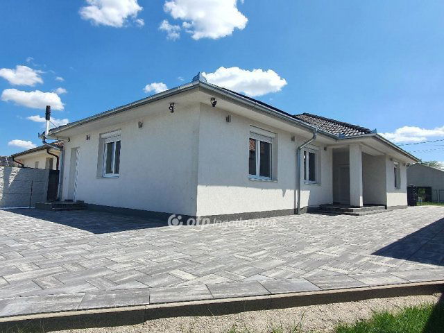 Eladó családi ház, Hajdúszoboszlón 99.9 M Ft, 4 szobás