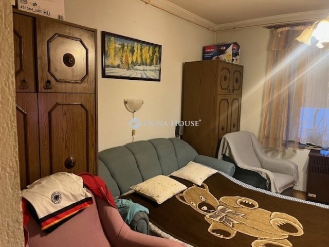 Eladó téglalakás, Pécsett 29 M Ft, 1 szobás