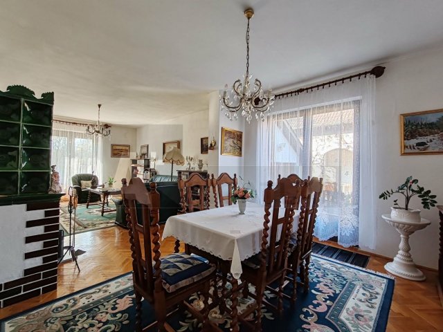 Eladó családi ház, Szegeden 240 M Ft, 6 szobás