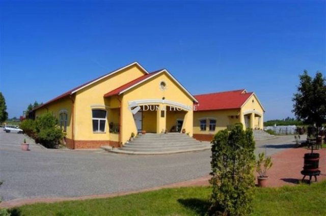 Eladó mezogazdasagi ingatlan, Baján 381 M Ft