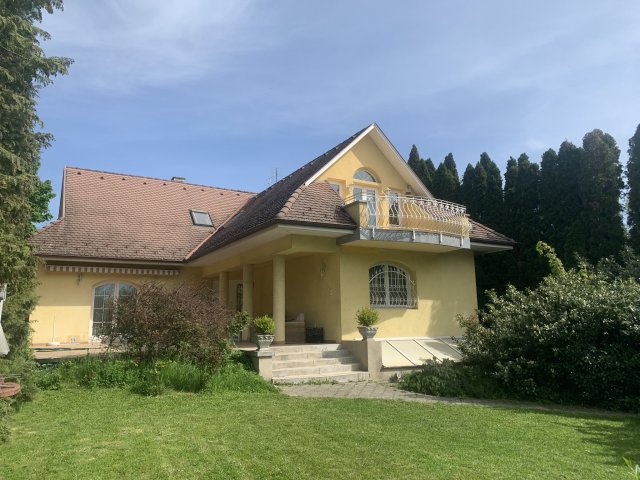 Eladó családi ház, Leányfaluban 294 M Ft, 6 szobás