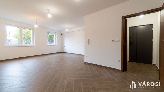 Eladó téglalakás, Siófokon 75.6 M Ft, 2 szobás