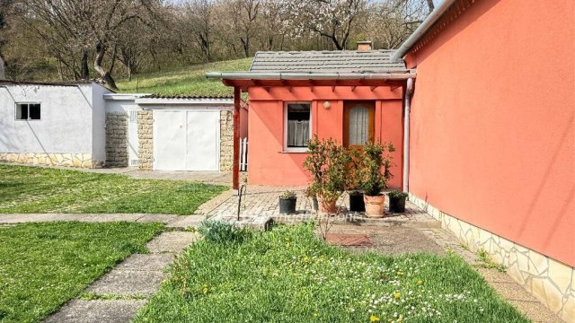 Eladó családi ház, Pécsett 91 M Ft, 3 szobás
