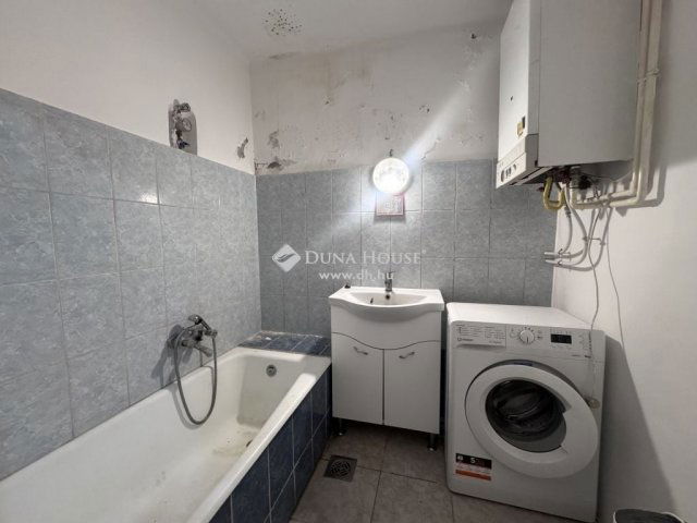 Eladó téglalakás, Siklóson 24.99 M Ft, 2 szobás