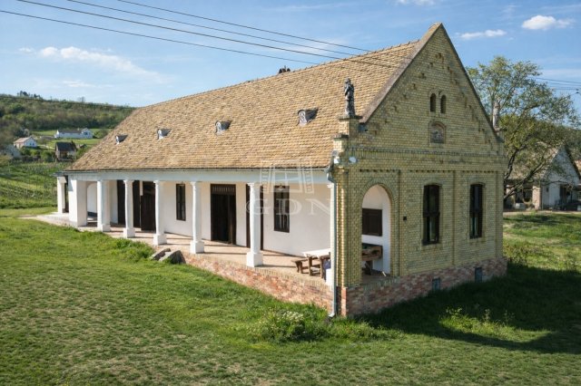 Eladó családi ház, Szekszárdon 99.957 M Ft, 3 szobás