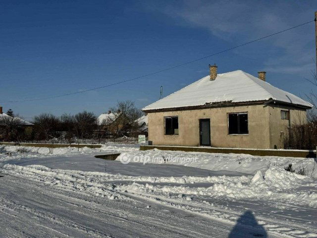 Eladó telek, Tetétlenen 5.9 M Ft / költözzbe.hu