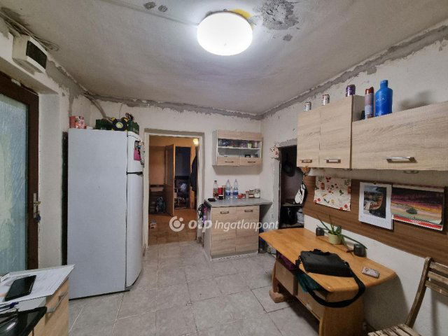 Eladó családi ház, Vámoscsaládon 17 M Ft, 1+2 szobás