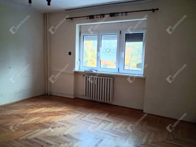 Eladó téglalakás, Almásfüzitőn 29.8 M Ft, 2 szobás