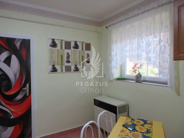 Kiadó téglalakás, albérlet, Ózdon 80 E Ft / hó, 2 szobás