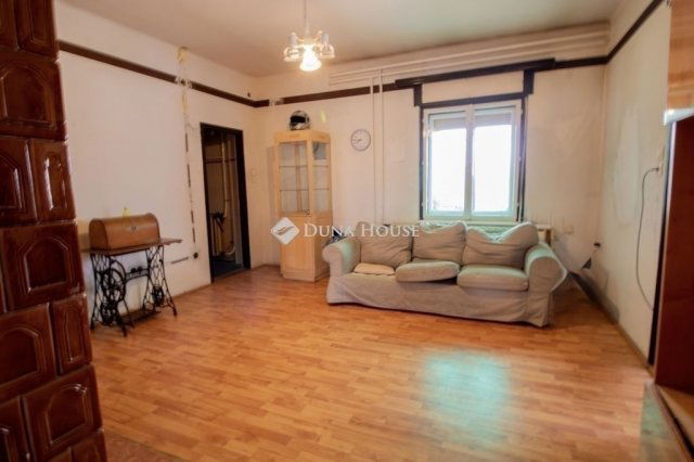 Eladó családi ház, Ecseren 76.8 M Ft, 3 szobás