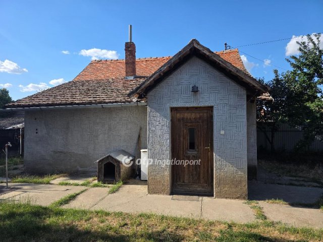 Eladó családi ház, Mezőtúron 7.8 M Ft, 1+1 szobás