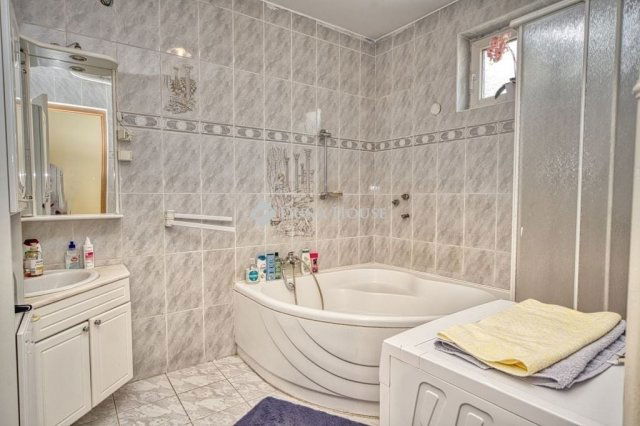 Eladó családi ház, Vecsésen 149 M Ft, 6 szobás